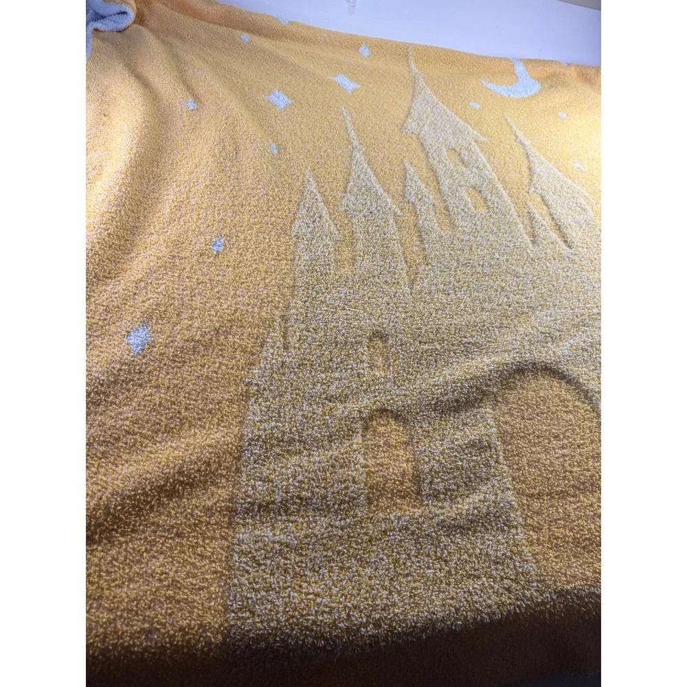 Disney‎ Pillowfort Kids Castle Moon Stars Yellow Knit Reversible Throw Blanket